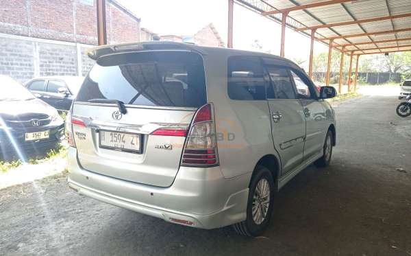 TOYOTA INNOVA G