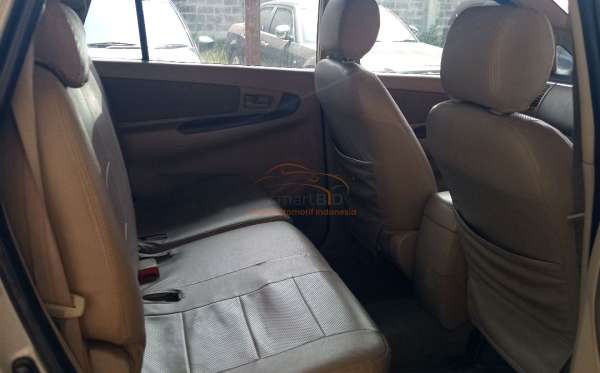 TOYOTA INNOVA G