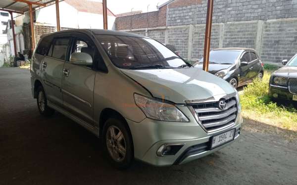 TOYOTA INNOVA G