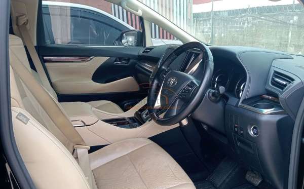 TOYOTA ALPHARD 2.5 G