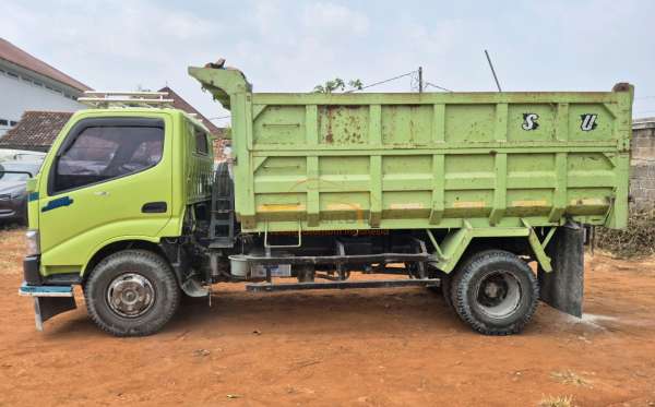 HINO DUTRO-136