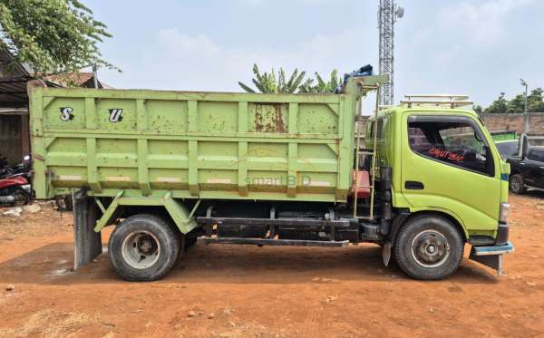 HINO DUTRO-136