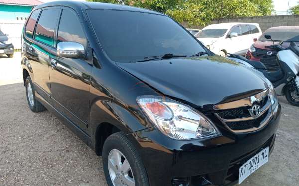 TOYOTA AVANZA