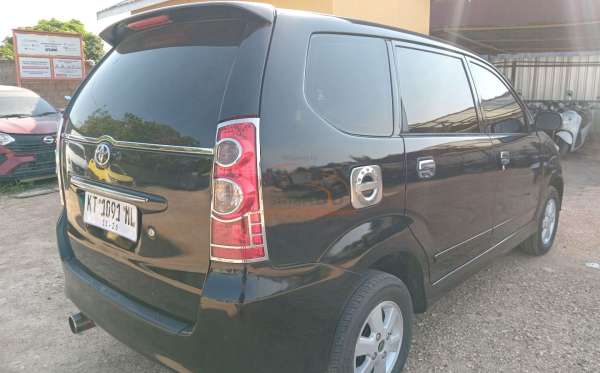 TOYOTA AVANZA