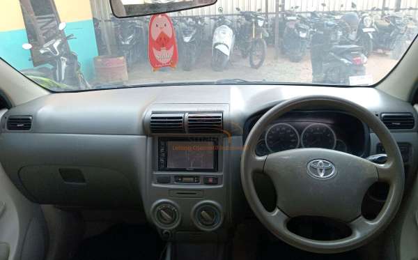 TOYOTA AVANZA