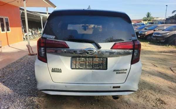 DAIHATSU  SIGRA  R