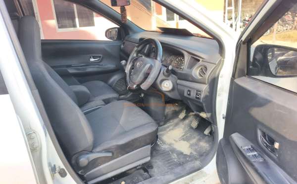 DAIHATSU  SIGRA  R