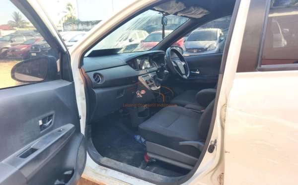 DAIHATSU  SIGRA  R