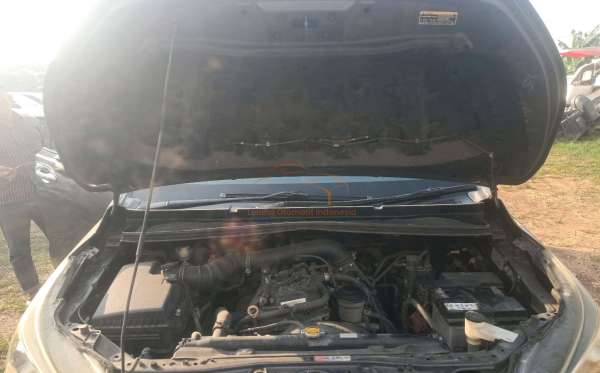 TOYOTA INNOVA 2.0 V