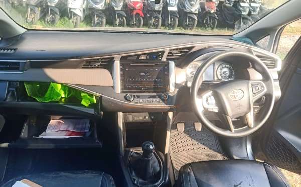 TOYOTA INNOVA 2.0 V