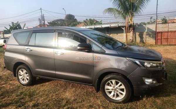 TOYOTA INNOVA 2.0 V