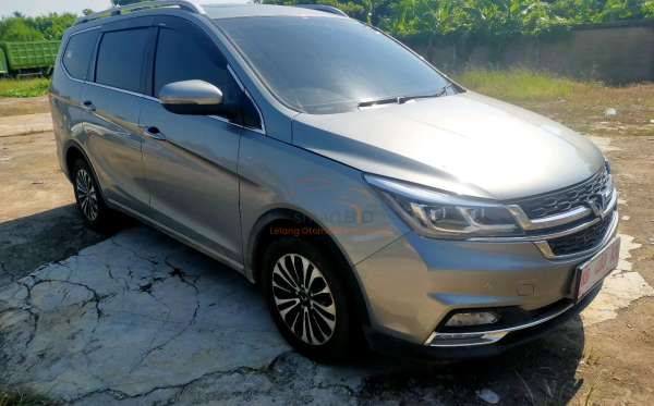 WULING CORTEZ 1.5 LUX