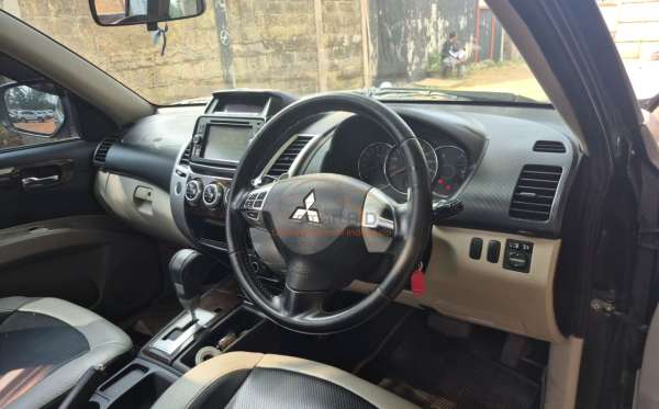 MITSUBISHI PAJERO SPORT