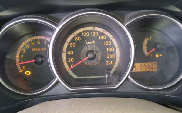 NISSAN GRAND LIVINA XV 1.5