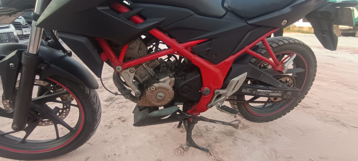 HONDA CB 150 R