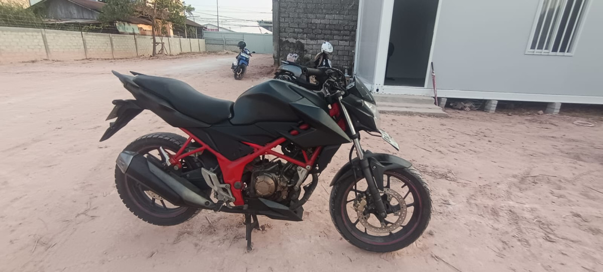 HONDA CB 150 R