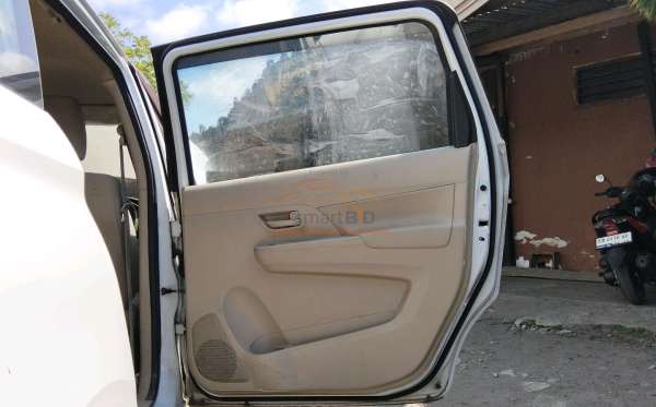 SUZUKI ERTIGA