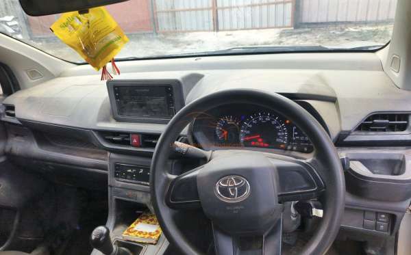 TOYOTA AVANZA 1.3 E
