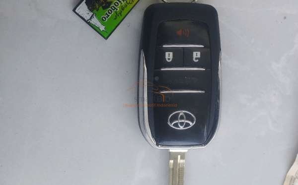 TOYOTA INNOVA G