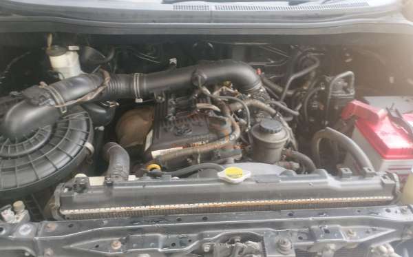 TOYOTA INNOVA G