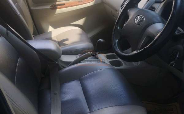 TOYOTA INNOVA G