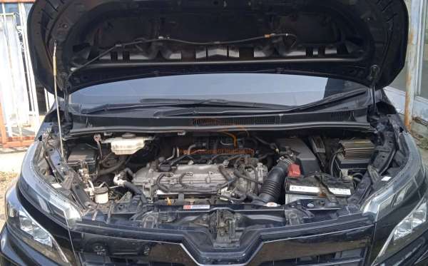 TOYOTA VOXY 2.0 AT
