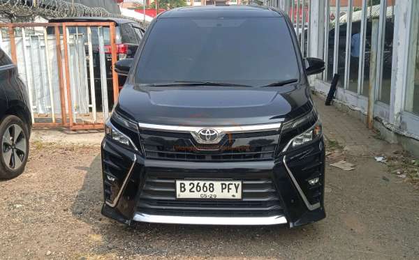 TOYOTA VOXY 2.0 AT