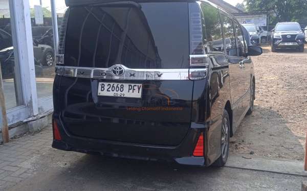 TOYOTA VOXY 2.0 AT