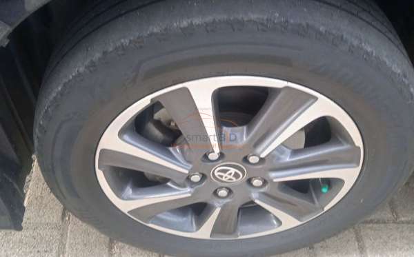 TOYOTA VOXY 2.0 AT