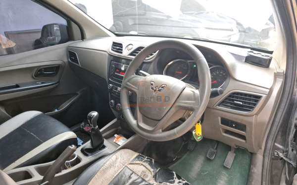 WULING CONFERO 1.5 DB MY (4X2)