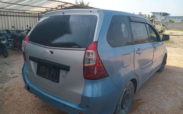DAIHATSU  XENIA