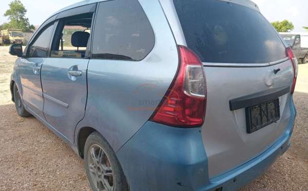 DAIHATSU  XENIA