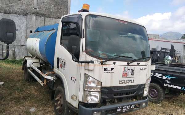 ISUZU  NMR 81U