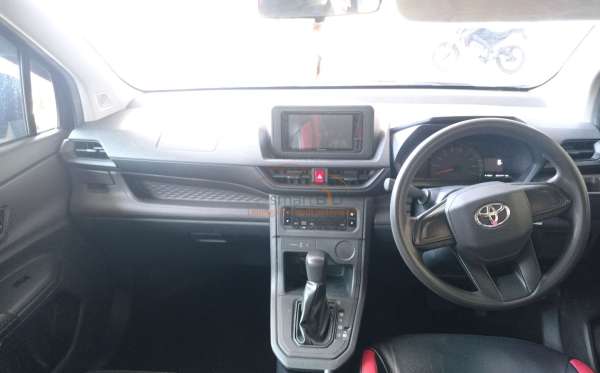 TOYOTA  AVANZA  1.3 E