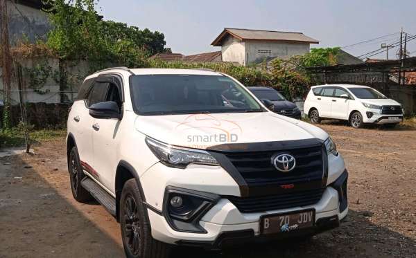 TOYOTA FORTUNER 2.4 VRZ