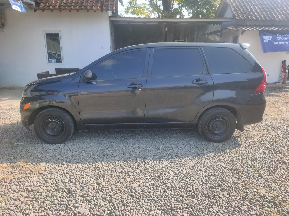DAIHATSU  XENIA  R