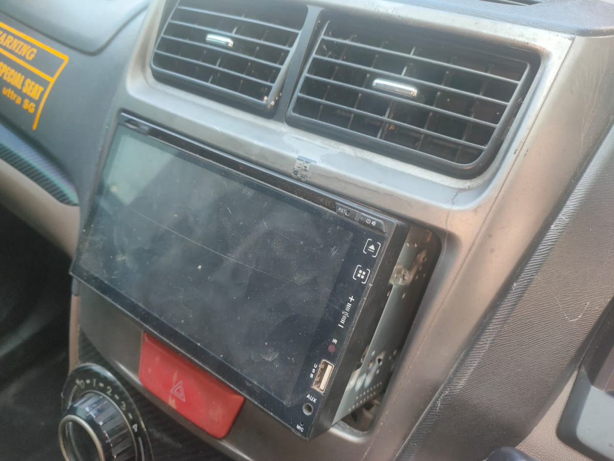 DAIHATSU  XENIA  R