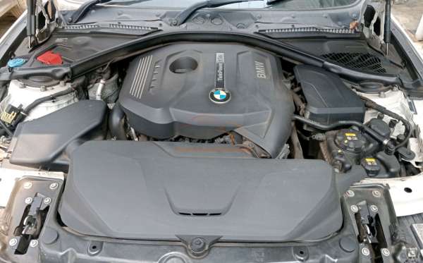BMW 330i CKD