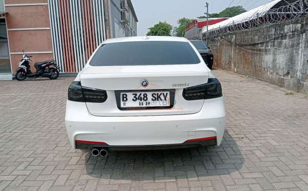 BMW 330i CKD