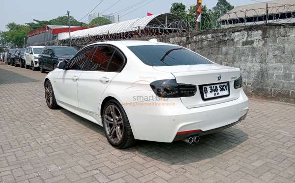 BMW 330i CKD