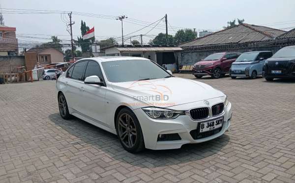 BMW 330i CKD