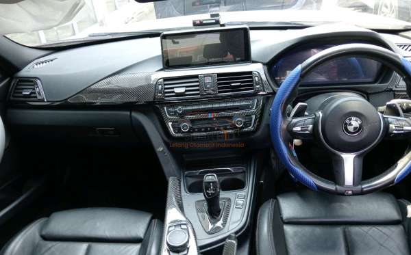 BMW 330i CKD