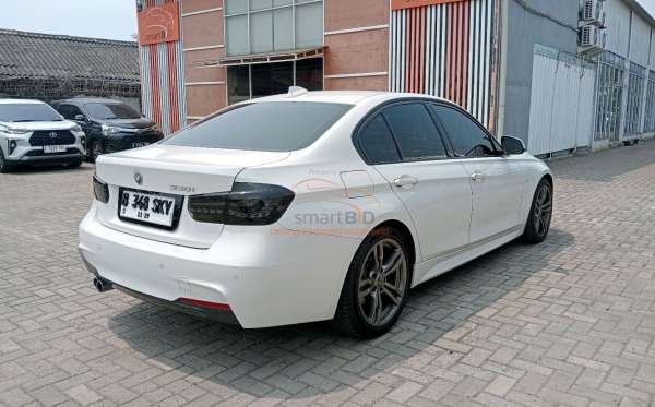 BMW 330i CKD