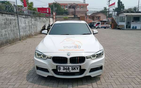 BMW 330i CKD