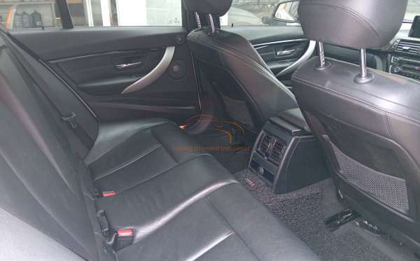BMW 330i CKD