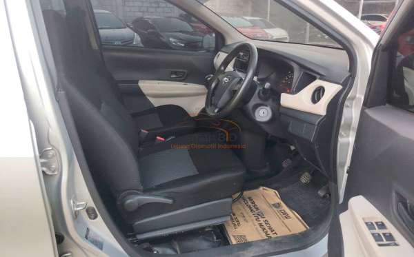 DAIHATSU SIGRA D