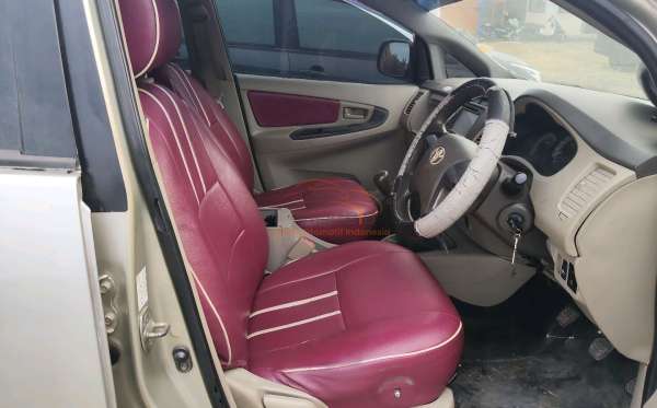 TOYOTA INNOVA