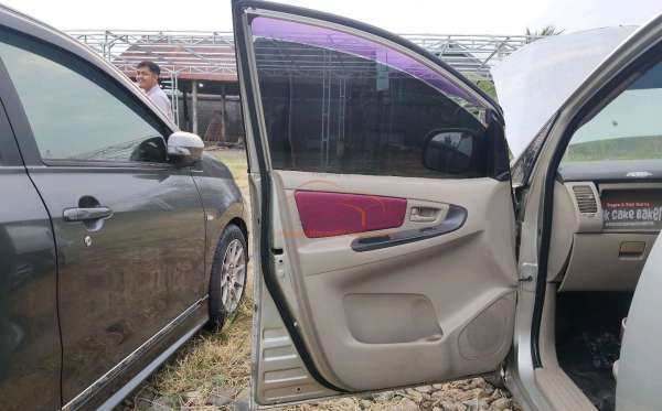 TOYOTA INNOVA