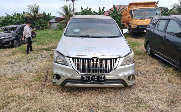 TOYOTA INNOVA