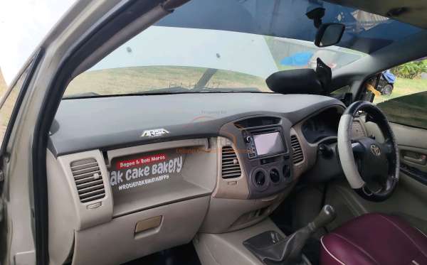 TOYOTA INNOVA